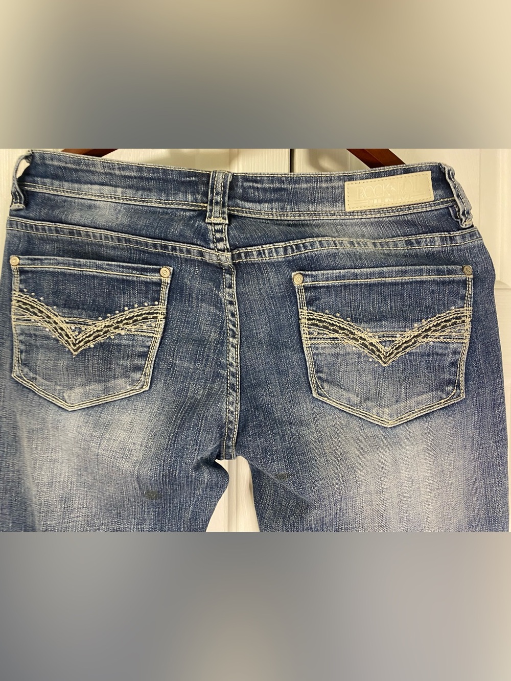 Women’s Medium Blue Bootcut Jeans with Embroidered Back Pockets